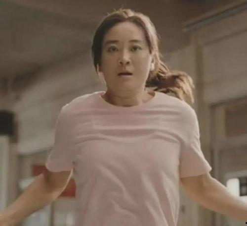 贾玲吃瓜比赛视频,趣味横生笑料连连