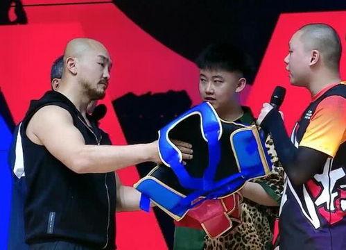 一龙二狗吃瓜视频