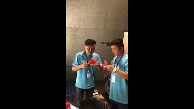 两个哥们吃瓜视频,两位好友的吃瓜视频大揭秘